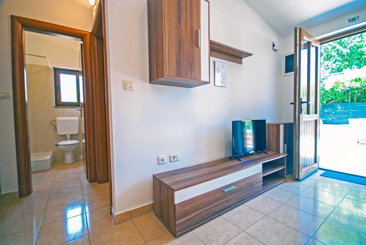 Apartman Kirac Pomer Exterior foto